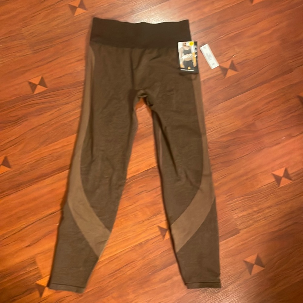 NWT large active leggings.